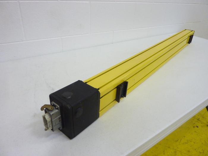 Used SICK OPTIC ELECTRONIC Light Curtain Sender AGSS 1200-2121 Used