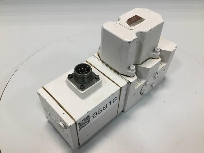 Used MOOG Servo Valve J661-023A Used