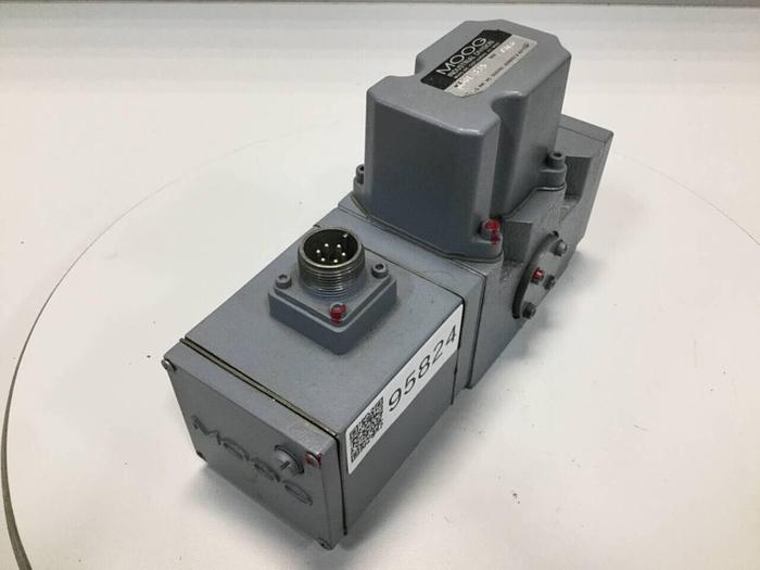 Used MOOG Servo Valve J661-335 Used