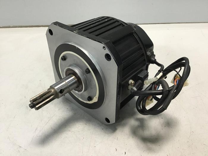 Used YASKAWA Servo Motor SGMDH-06A2A-YR24 #131345