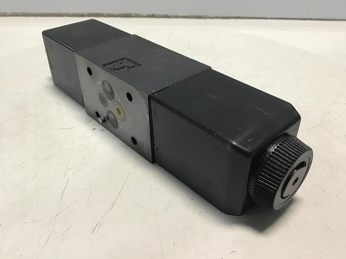 Used VICKERS DG4V-3S-82C-VM-U-H5-60