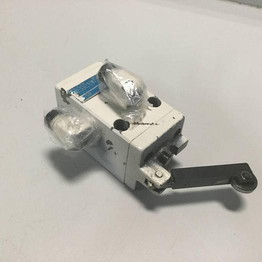Used TOKIMEC Valve DT20S-3-2A-L-11-S3 #95228