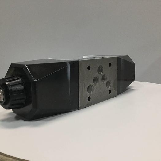Used VICKERS Directional Control Valve DG4V56CMP7LH740 Used #94124