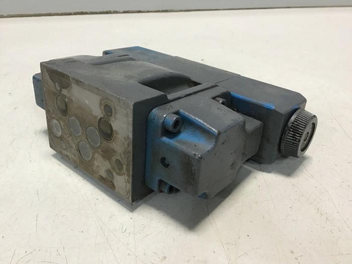 Used VICKERS Directional Valve DG4V-3-6C-M-U-H7-60 #139669