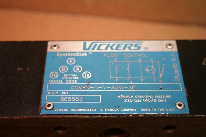Used VICKERS Flow Control Valve DGMFN-5-Y-A2W-30 #13279