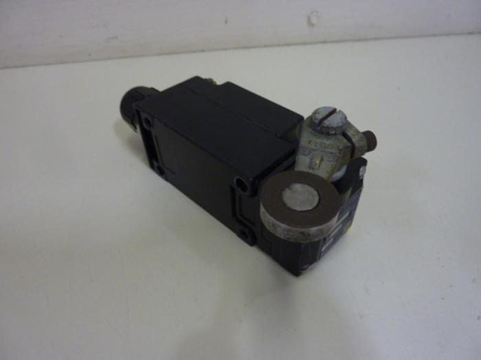 Used SQUARE D Limit Switch 9007AEQ2699 #52655