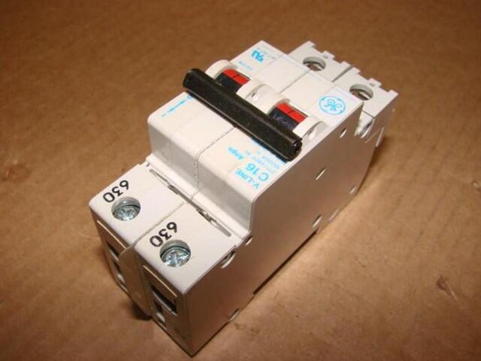 Used GENERAL ELECTRIC / GE 16 Amp Circuit Breaker V07216 #64217