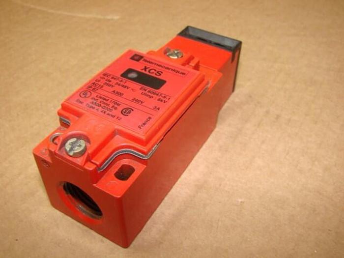 Used TELEMECANIQUE Interlock XCS-A713 #21360