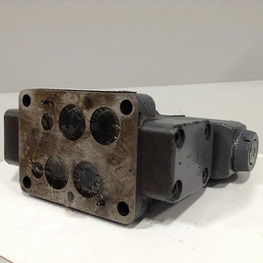 Used VICKERS Valve DG4V-3-6C-M-U-HL7-60-B13 Used