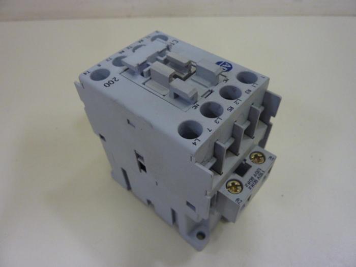 Used ALLEN BRADLEY Contactor 100-C12.200 SER A #49767