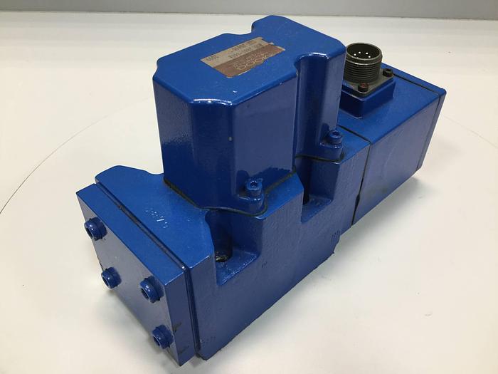 Used MOOG Servo Valve J661-040A #95827