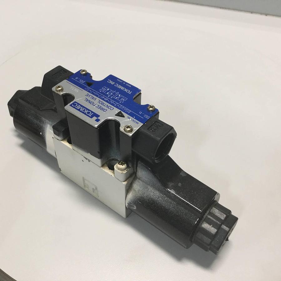 Used TOKIMEC Directional Control Valve DG4V-3-6C-M-P7-H-7-52 USED