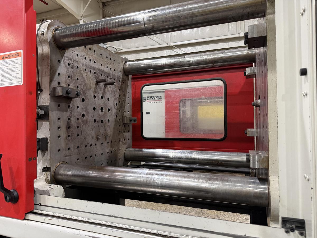 Used 1999 CINCINNATI MILACRON 310 Ton Injection Molding Machine MT310-22 USED #151860