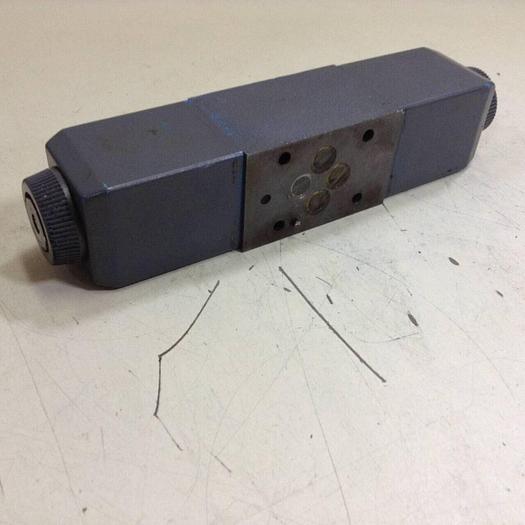 Used VICKERS Directional Valve DG4V-3-6C-M-U-HL7-60 Used