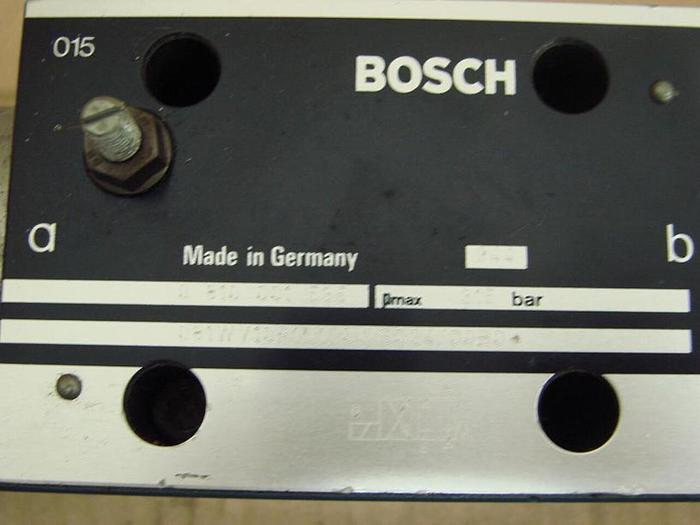 Used BOSCH Directional Valve 0 810 001 535 Used