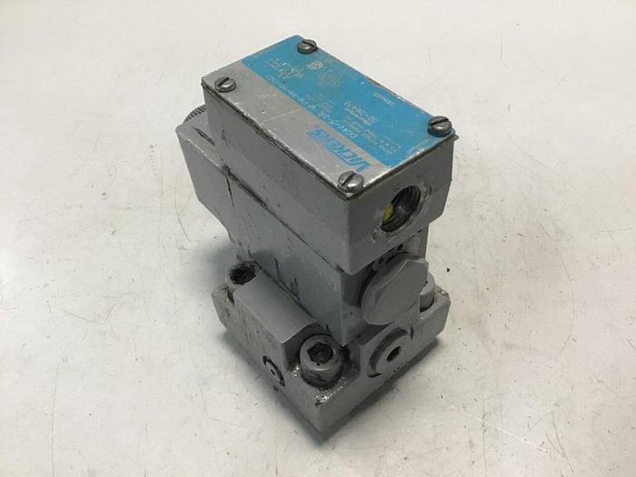 Used VICKERS Valve DG4V32ALMFWB660EN21 #138780