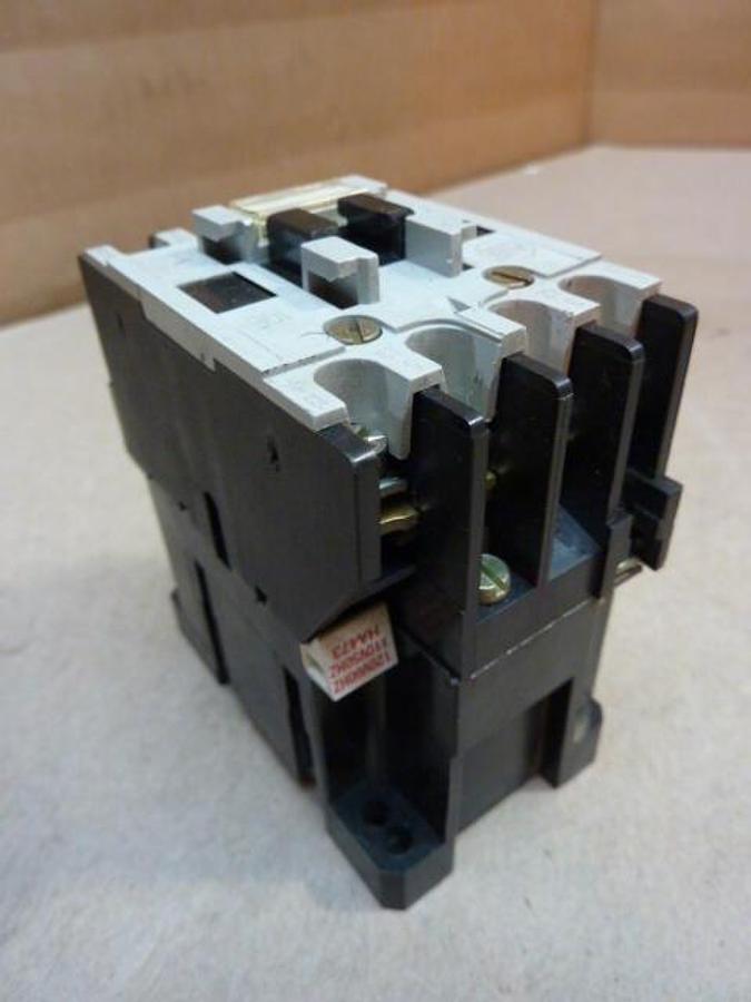 Used ALLEN BRADLEY Contactor 100-A09ND3 SER B Used