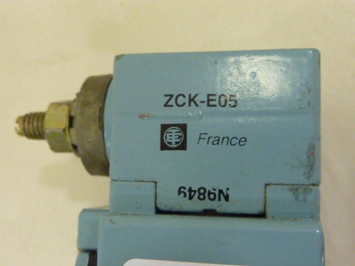 Used TELEMECANIQUE Limit Switch XCK-J #59620