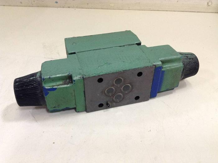 Used VICKERS Directional Control Valve DG4V32CMWB40 #74480