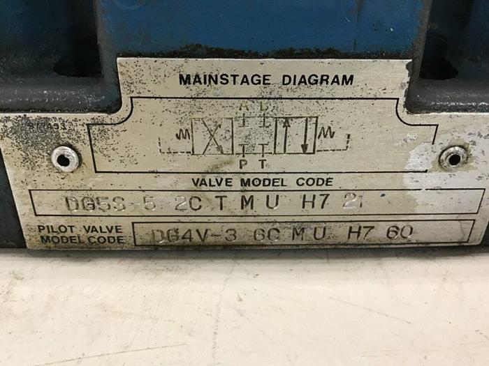Used VICKERS Directional Valve DG4V-3-6C-M-U-H7-60 Used