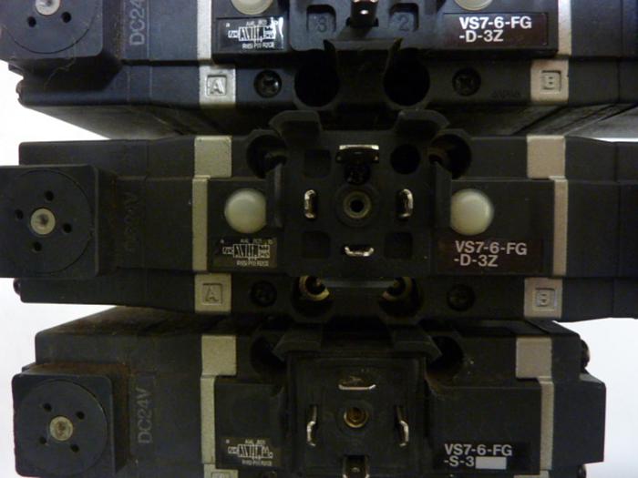 Used SMC Control Block w/ Valves VS7-6-FG-S-3 #60106