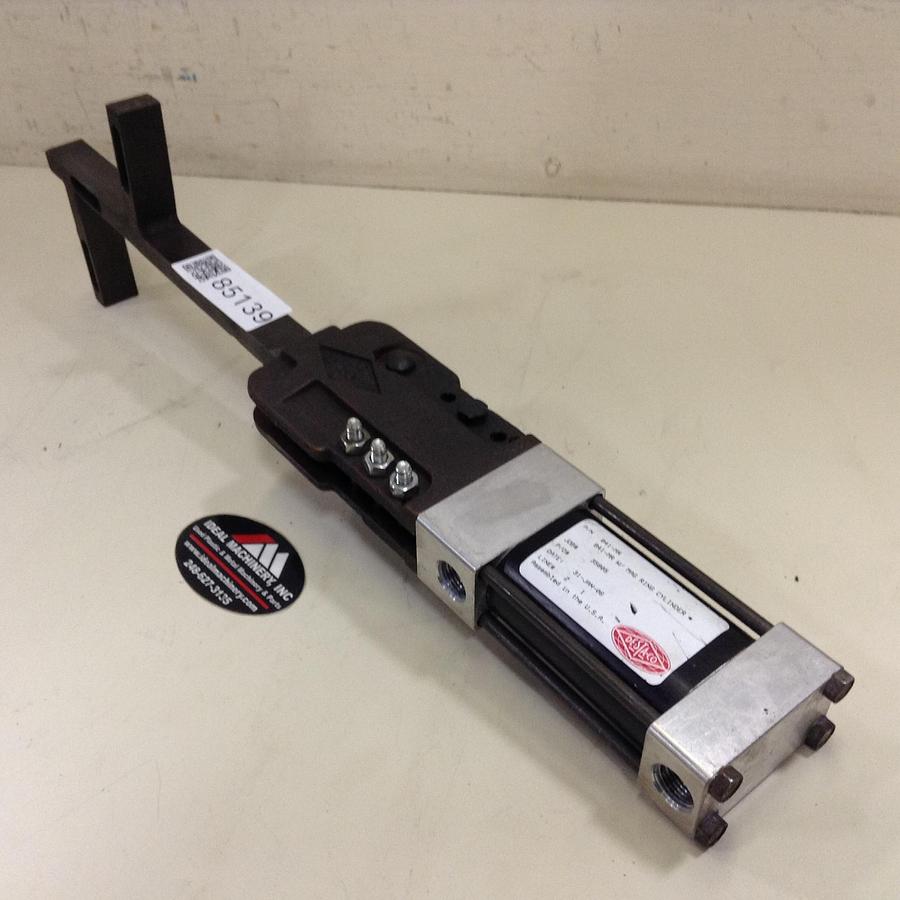 Used DESTACO Tongue Mount Clamp w/ Magnetic Ring 841-MR Used