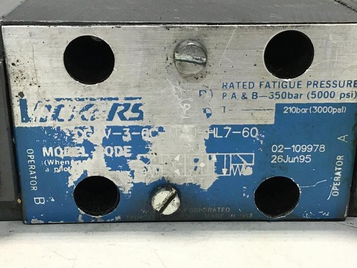 Used VICKERS Directional Valve DG4V-3-6C-M-U-HL7-60 Used