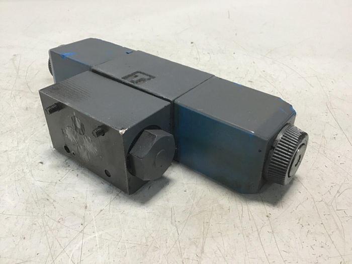 Used VICKERS Directional Valve DG4V-3-6C-M-U-HL7-60 Used