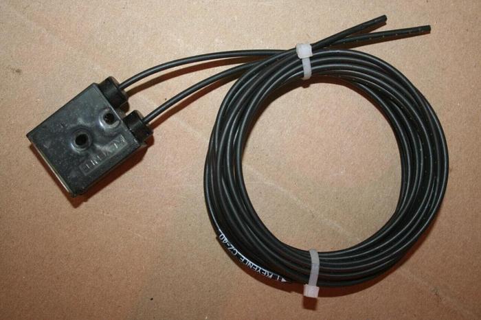 Used KEYENCE CORP Photoelectric Digital Fiber CZ-40 #19742