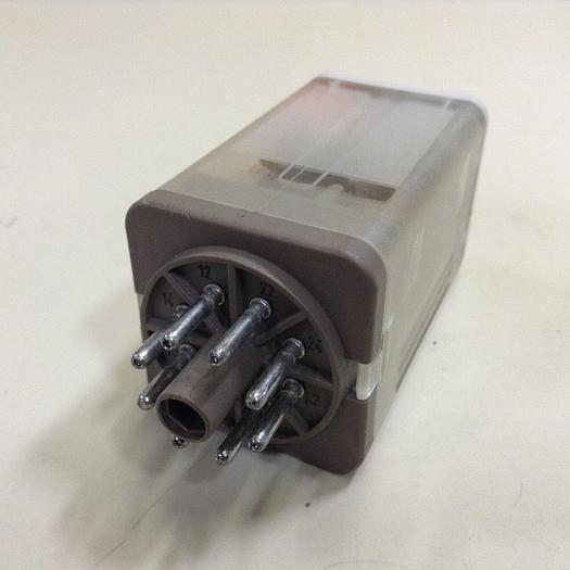 Used ALLEN BRADLEY Relay 700-HAX2A06 SER C #76319