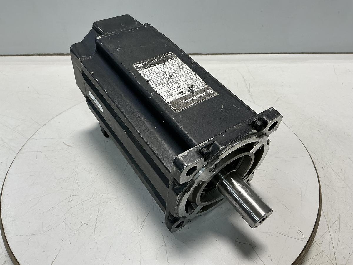 Used ALLEN BRADLEY MPL-A4540F-HJ24AA