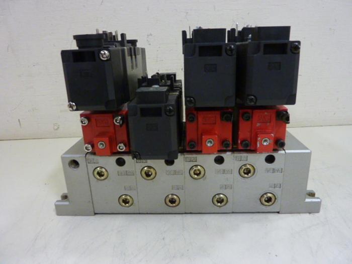 Used SMC Control Block w/ Valves VS7-6-FG-D-3Z #60103
