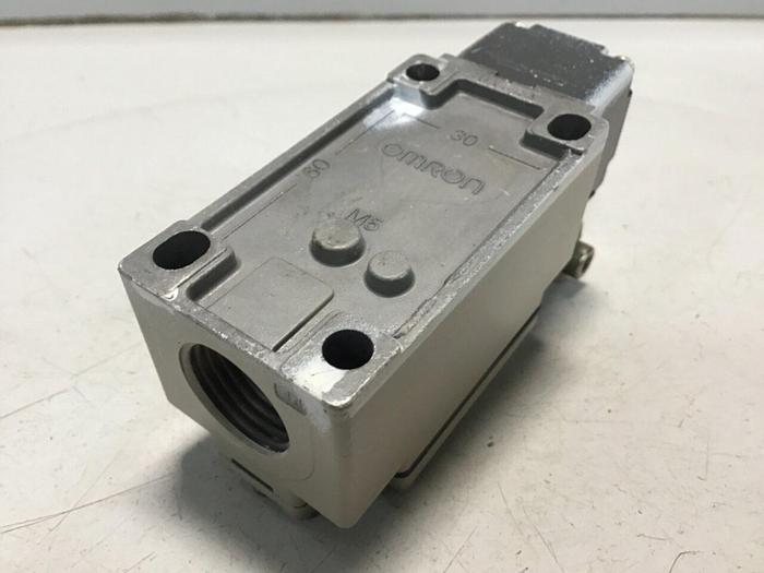 Used OMRON Limit Switch D4B-2115N-R #121521