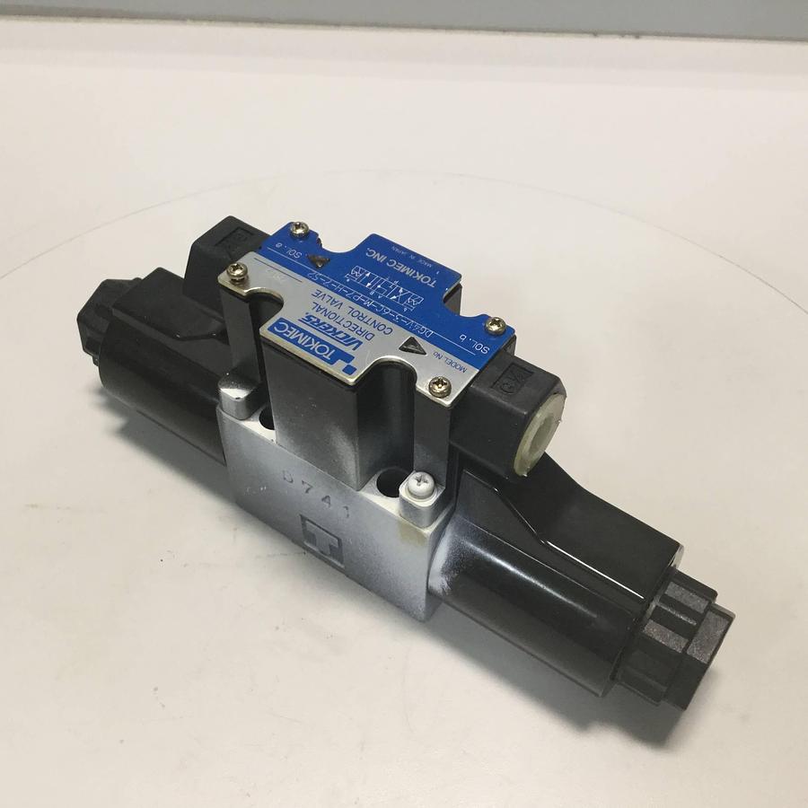 Used TOKIMEC Directional Control Valve DG4V-3-6C-M-P7-H-7-52 USED