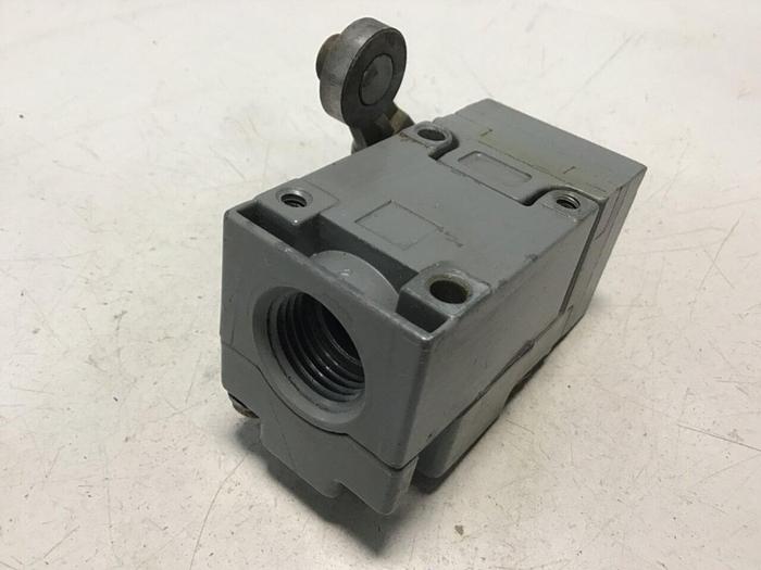 Used SQUARE D Limit Switch 9007-C52B2 #121714