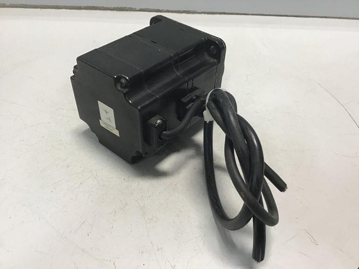 Used YASKAWA Servo Motor SGMPH-02A1A-YR31 #124732