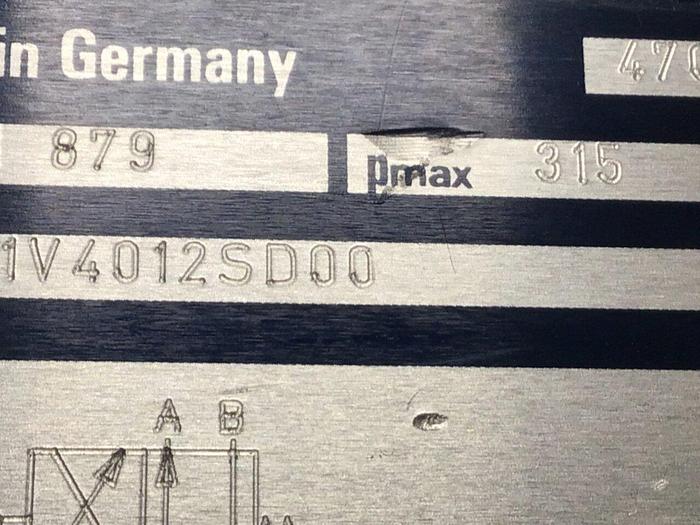 Used BOSCH Directional Control Valve 0 810 001 879 Used