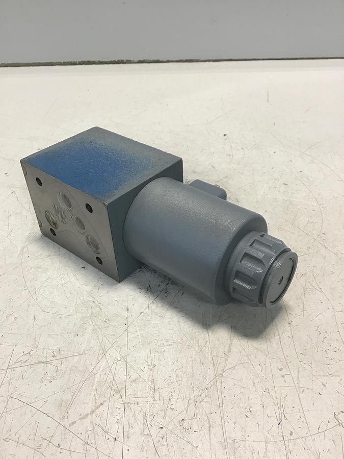 Used REXROTH 4WE10D33/CG24N9K4