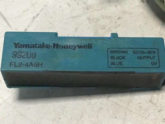 Used YAMATAKE Proximity Switch FL2-4A6H #128262