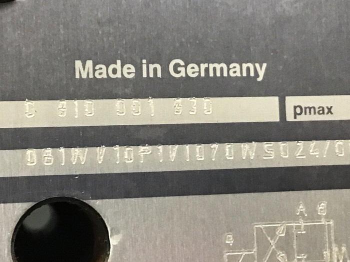 Used BOSCH Hydraulic Valve 0 810 001 830 Used