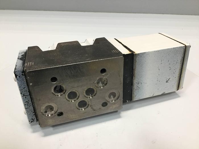 Used MOOG Servo Valve J661-040A #95822