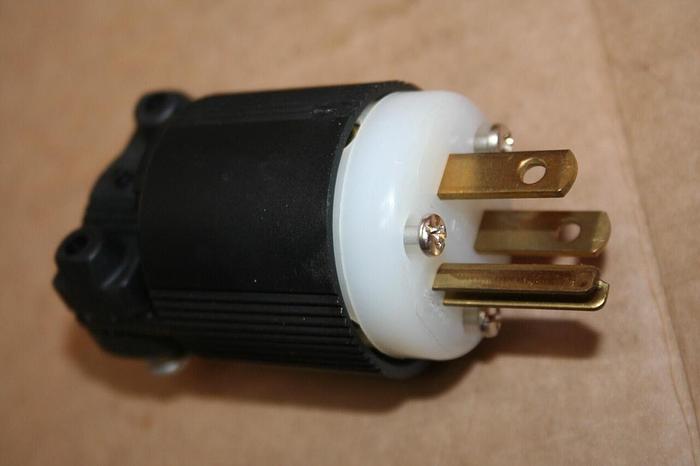 COOPER Safety Grip Plug 6266 New