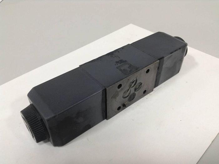 Used VICKERS Directional Valve DG4V-3-6C-M-U-HL7-60 Used