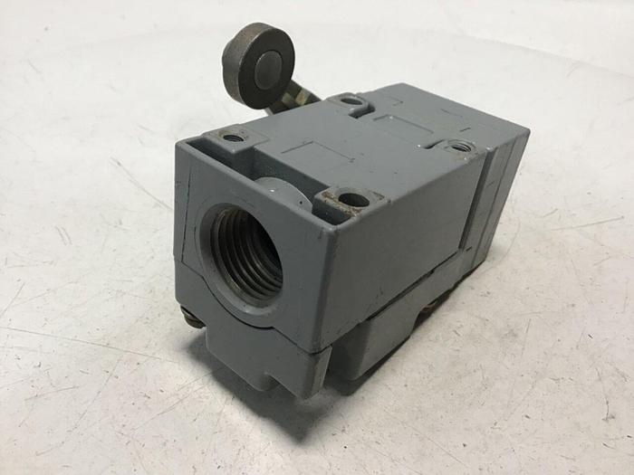Used SQUARE D Limit Switch 9007-C52B2 #121705