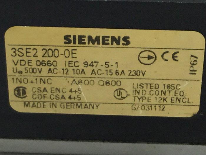 Used SIEMENS Roller Lever Safety Switch 3SE2 200-0E #103154