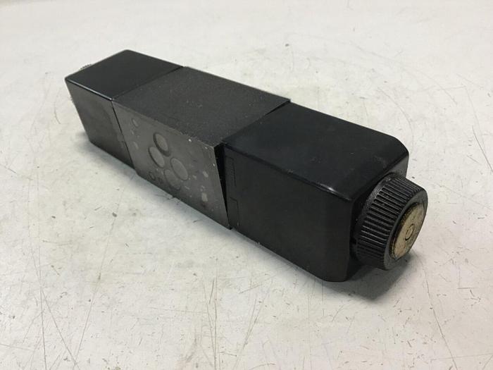 Used VICKERS Valve DG4V-3-6C-M-U-HL7-60-EN594 Used