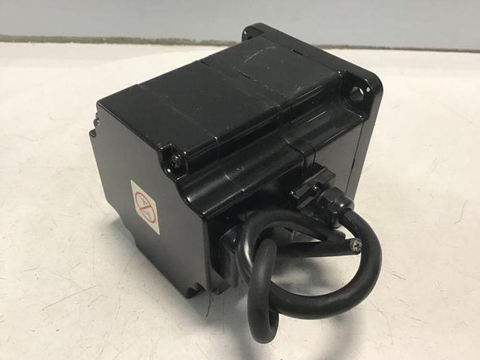 Used YASKAWA Servo Motor SGMPH-02A1A-YR31 #124731