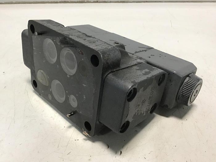 Used VICKERS Valve DG4V-3-6C-M-U-HL7-60-B13 Used