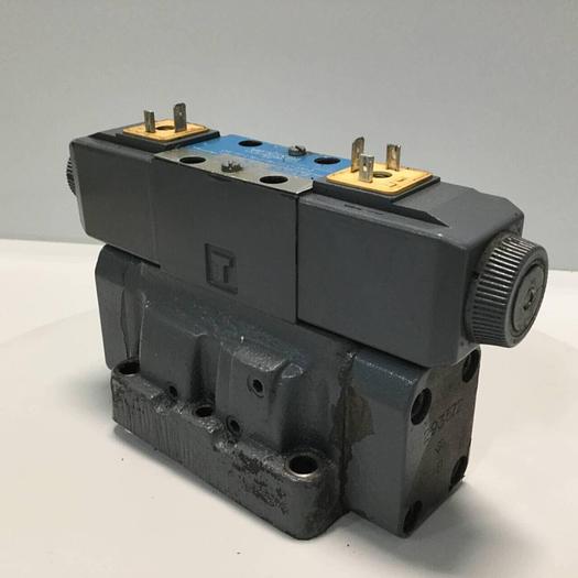 Used VICKERS Valve DG4V-3-6C-M-U-HL7-60-B13 Used