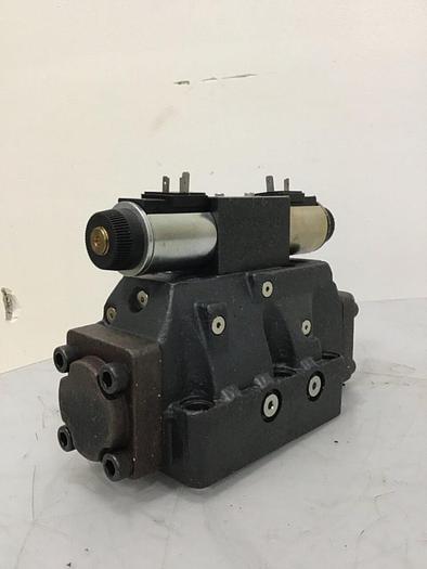 Used VICKERS Solenoid Valve DG4V-3S-6C-M-U-HL7-60-EN490 Used